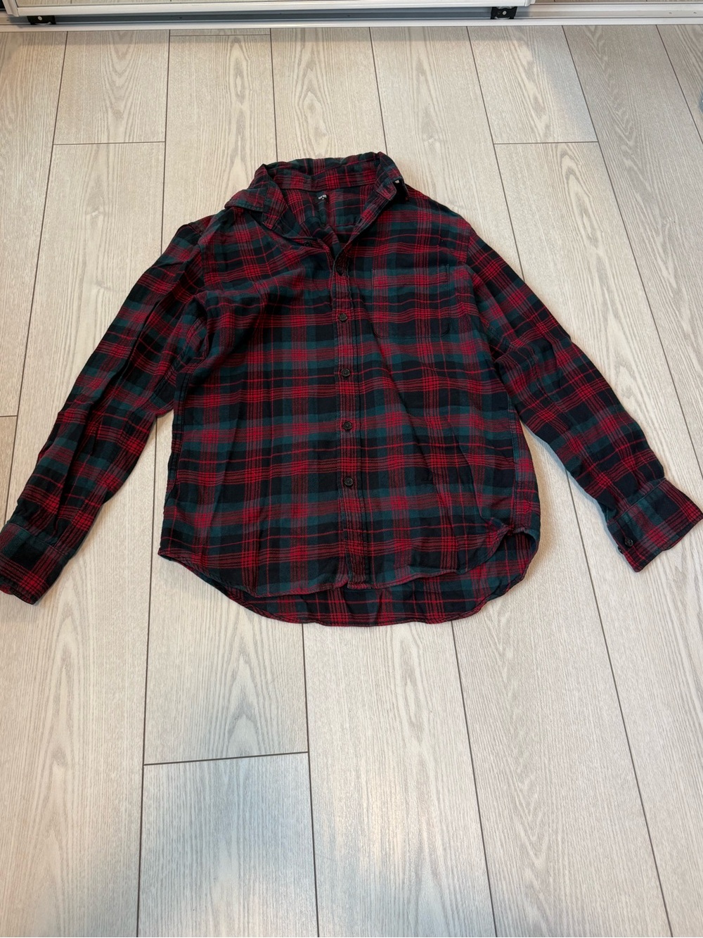 Uniqlo flannel button down plaid red green long sleeve shirt M 100% cotton cabin